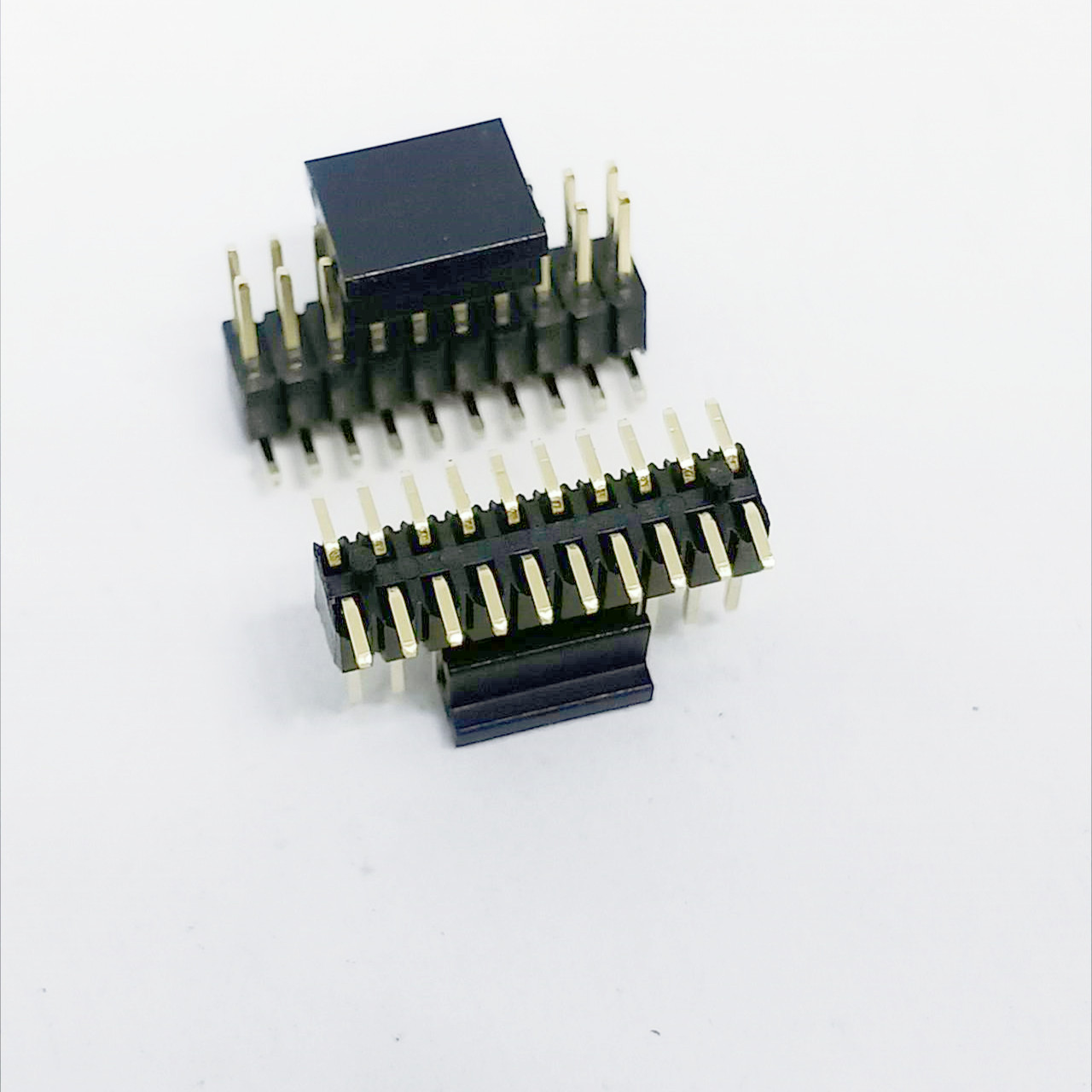 surface mount pin header is an electrical connector designed for surface-mount technology applications. 